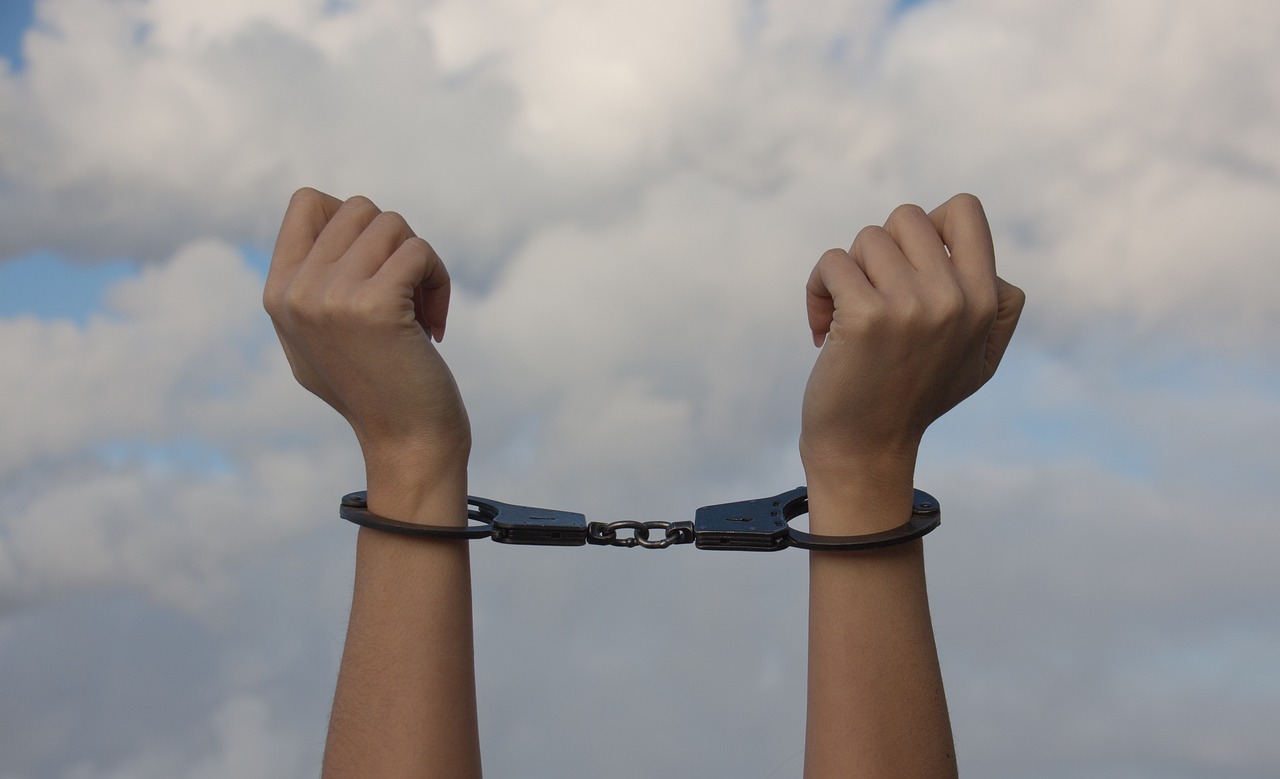 代妈借卵生的男孩擦车被杀电影（代妈借卵生的男孩擦车被杀电影）